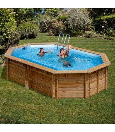 Piscina elevada de madera ovalada...